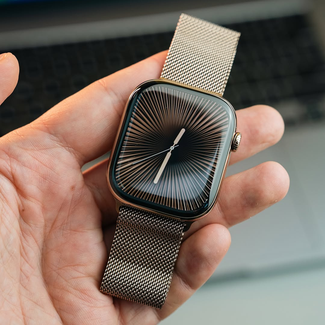 Series 10 x Apple Logo - Gold Titanium
